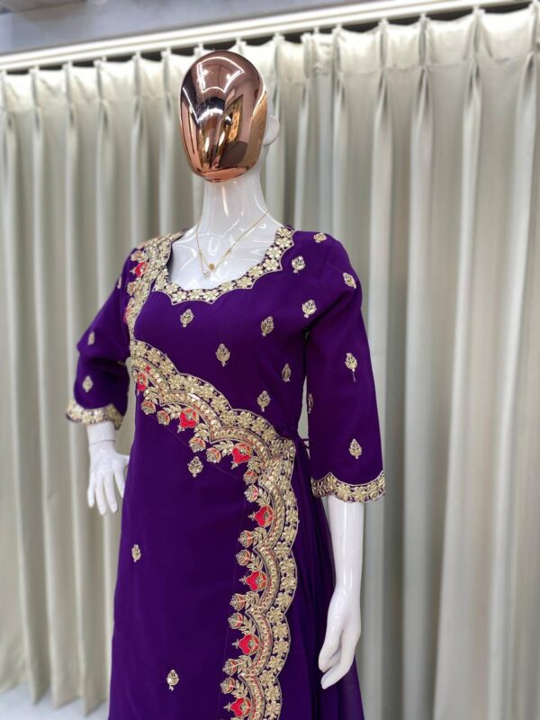 DESIGNER FANCY WESTERN STYLE CORDING SEQUANCE WORK WITH FOIL PAPER WORK GOWN - Image 6