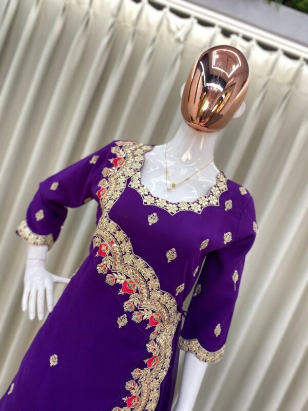 DESIGNER FANCY WESTERN STYLE CORDING SEQUANCE WORK WITH FOIL PAPER WORK GOWN - Image 7
